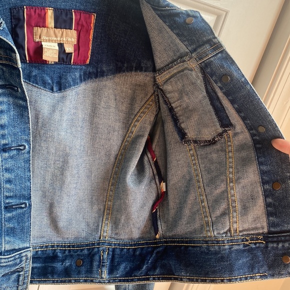 XS Cropped Abercrombie & Fitch Jean Jacket - Picture 6 of 7